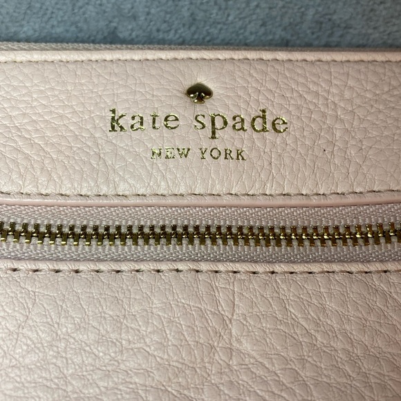 ♠️KATE SPADE♠️Pale Pink Cobble Hill Bee Wristlet/NWOT - Picture 6 of 6